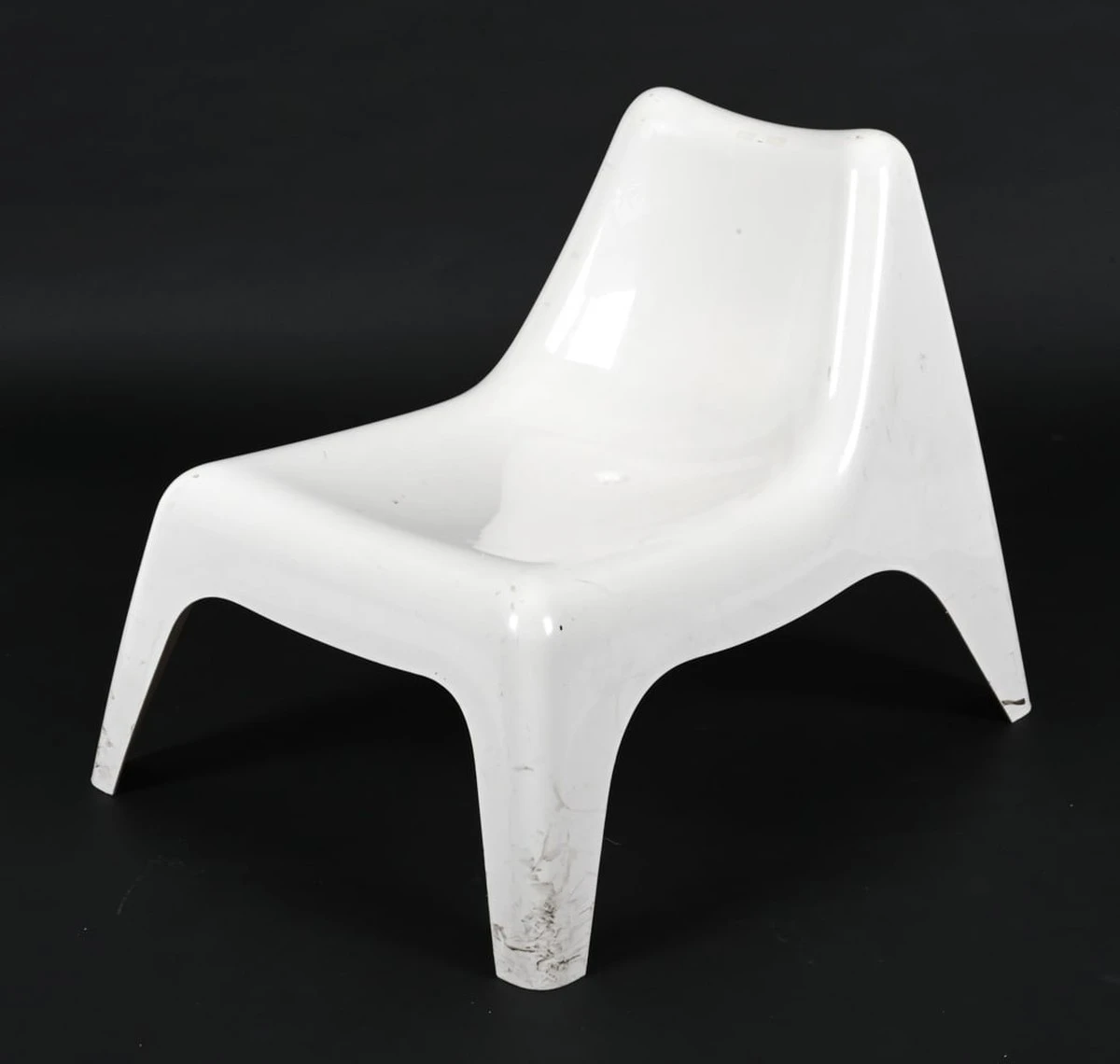 Dlaczego ten plastikowy fotel z IKEA jest teraz wart fortunę - image 1