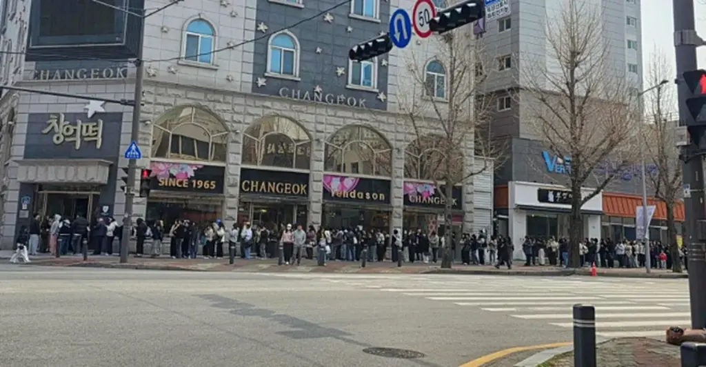 Dlaczego turyści czekają godzinę w kolejce pod tą starą piekarnią w Gwangju