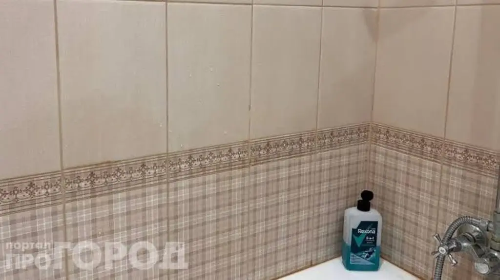 Dlaczego w 2026 roku rezygnujemy z kafelków w łazience na rzecz mikrocementu i farby