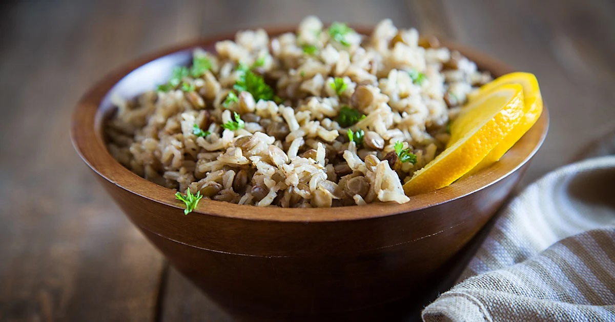 Dlaczego warto dodać łyżeczkę kurkumy i goździki do ryżu przed gotowaniem - image 1