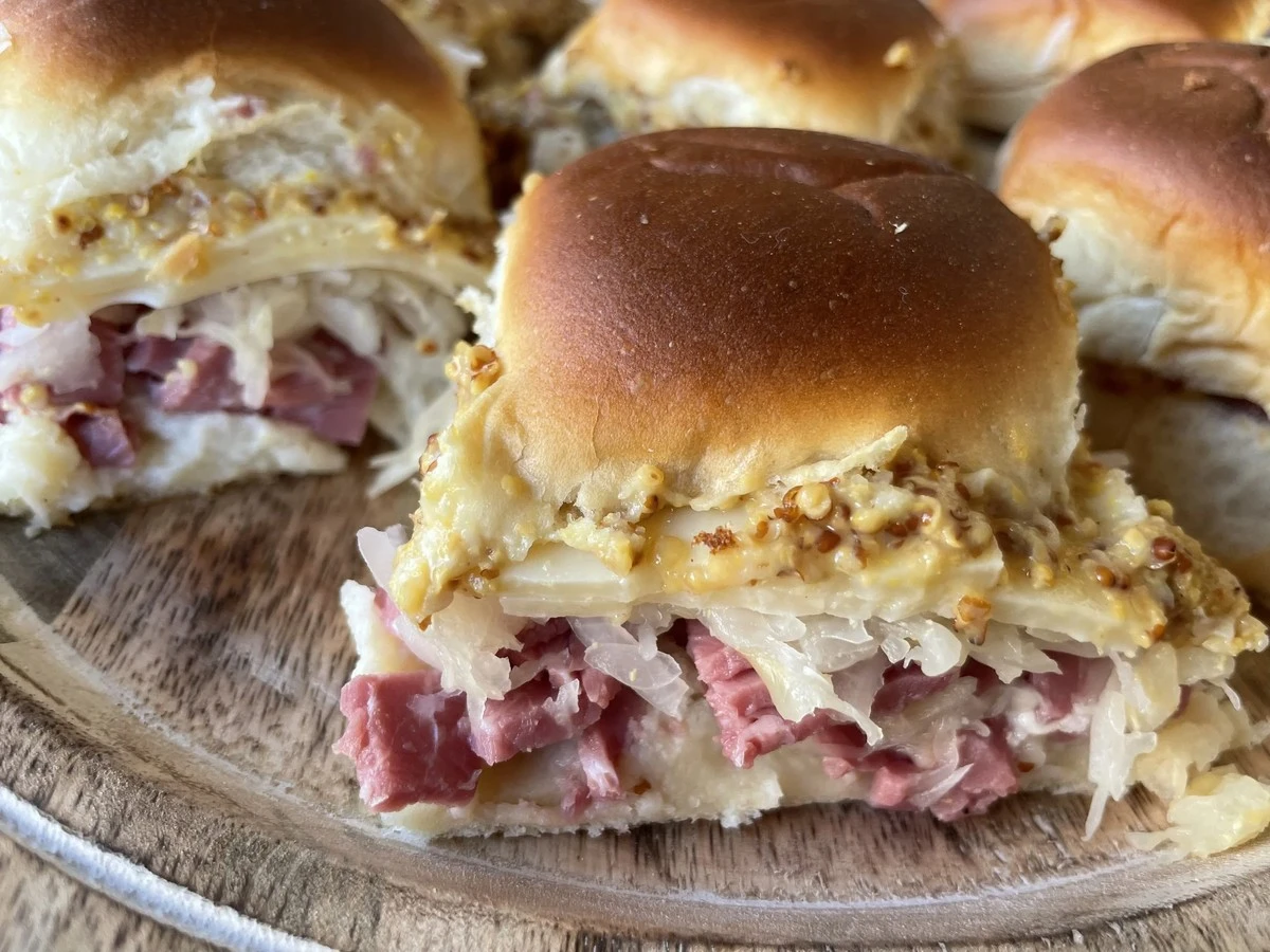 Dlaczego warto dodać szklankę ciemnego piwa do kapusty z patelni - image 1