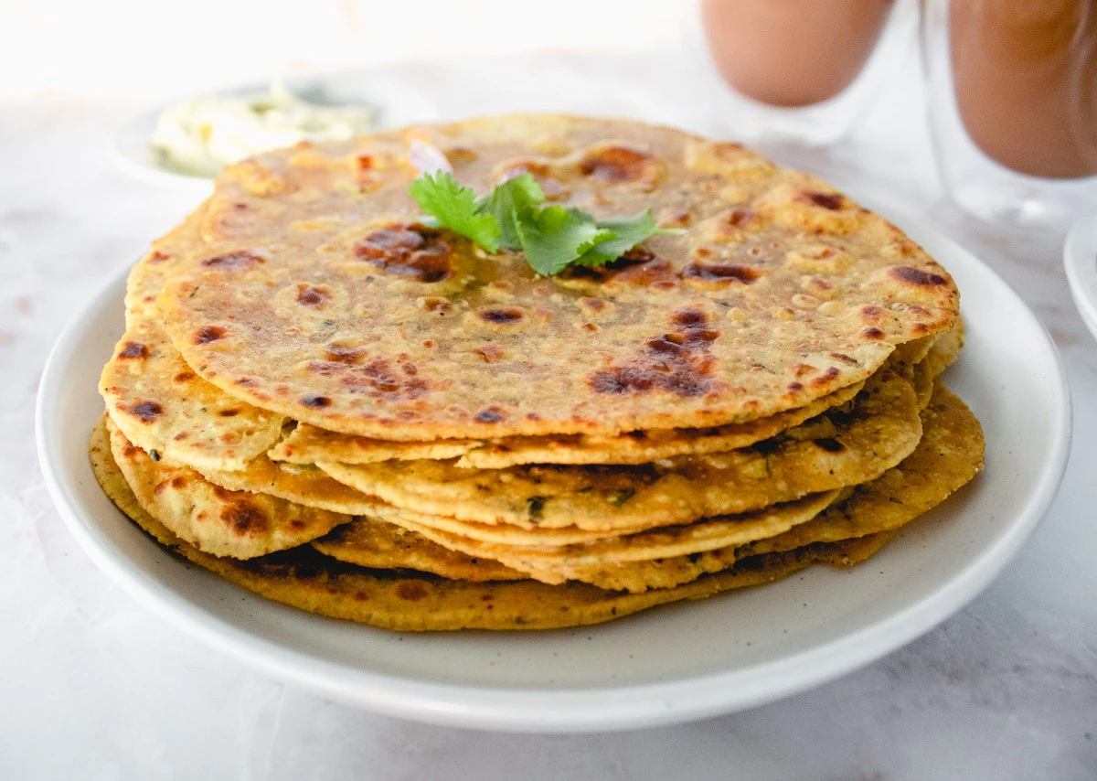 Dlaczego warto dodać dwa ugotowane ziemniaki do ciasta na placki z kaszy manny - image 1