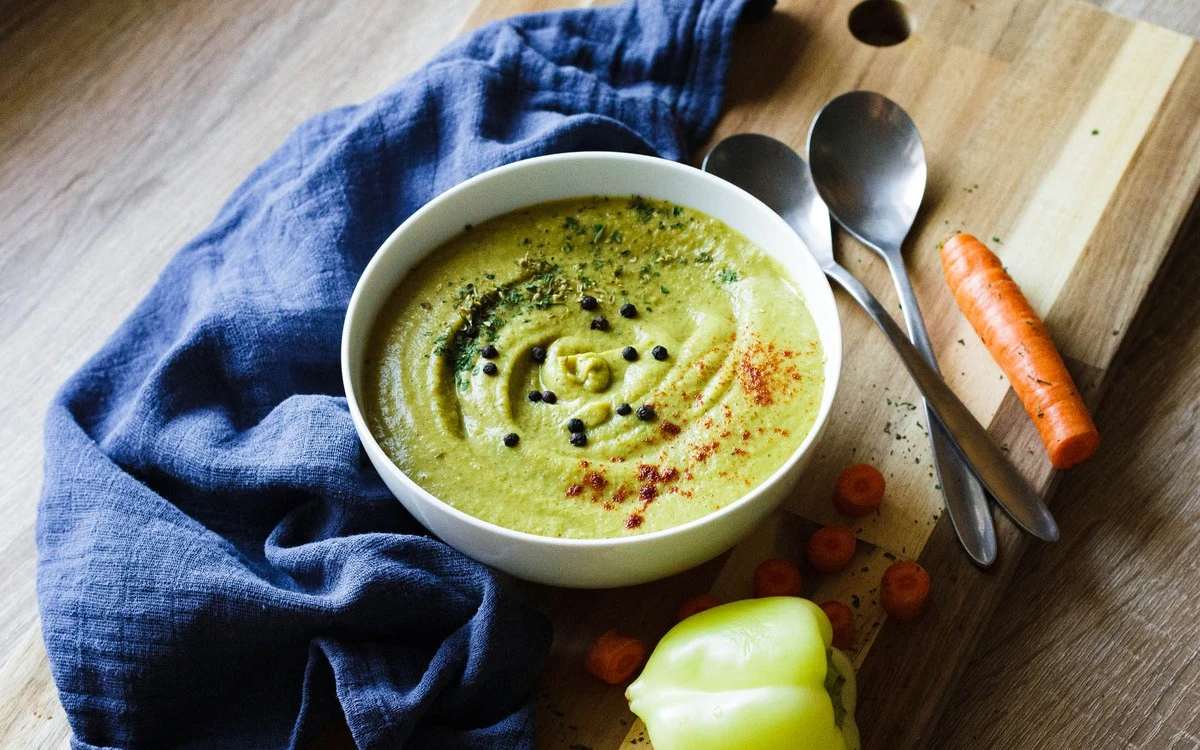 Dlaczego warto dodać łyżkę oliwy koperkowej do zupy z kalarepy - image 1