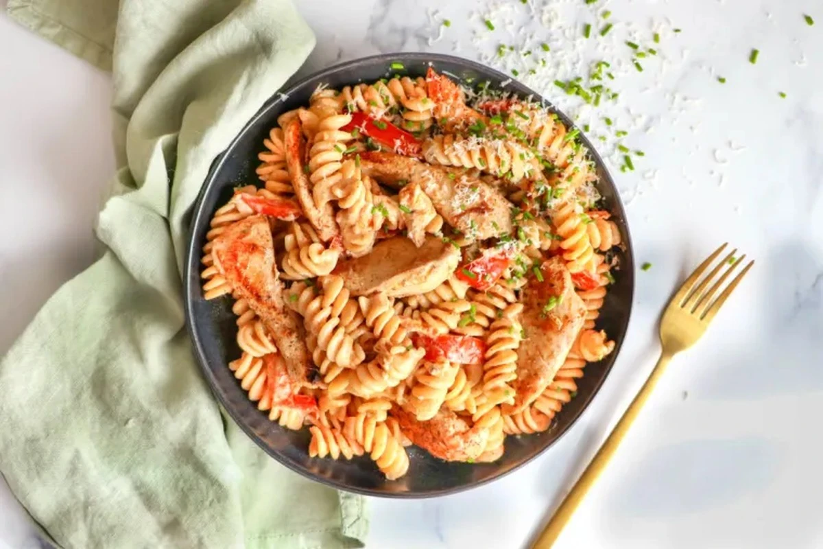 Dlaczego warto dodać łyżeczkę kuminu do kurczaka z makaronem - image 1