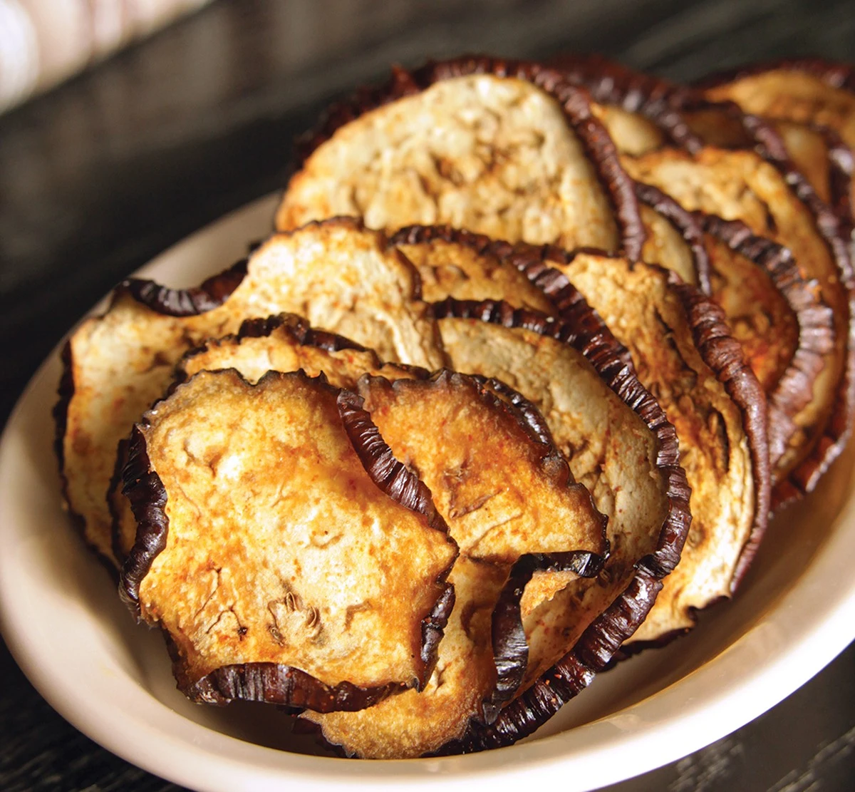 Dlaczego warto namoczyć suszone bakłażany przed smażeniem - image 1