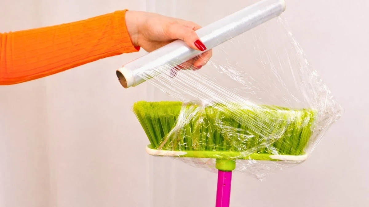 Dlaczego warto owinąć szczotkę folią aluminiową przed zamiataniem - image 1