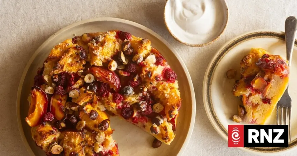 Dlaczego warto piec stare pieczywo z nektarynkami zamiast robić zwykłe tosty