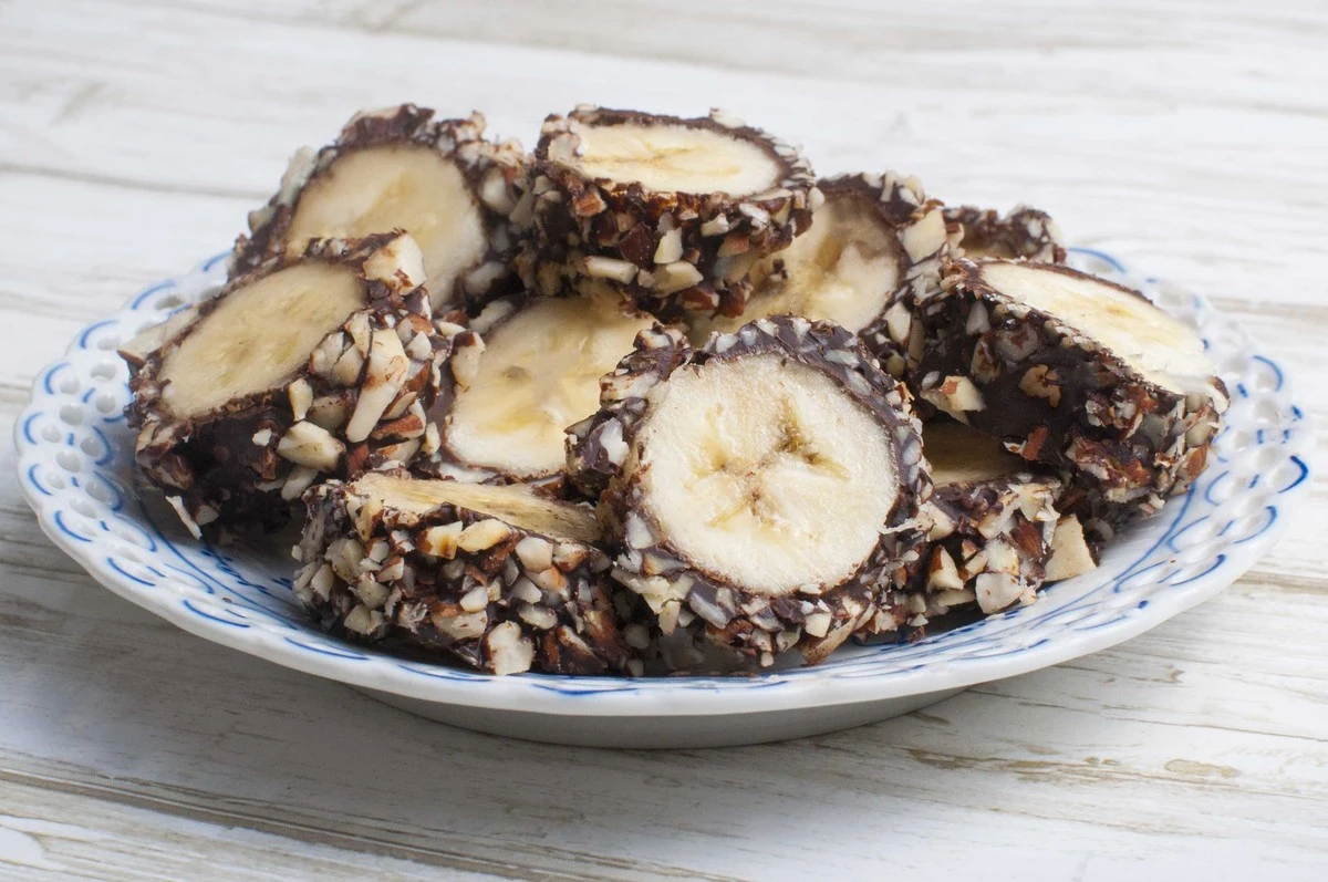 Dlaczego warto wkładać słomkę do banana przed jedzeniem - image 1