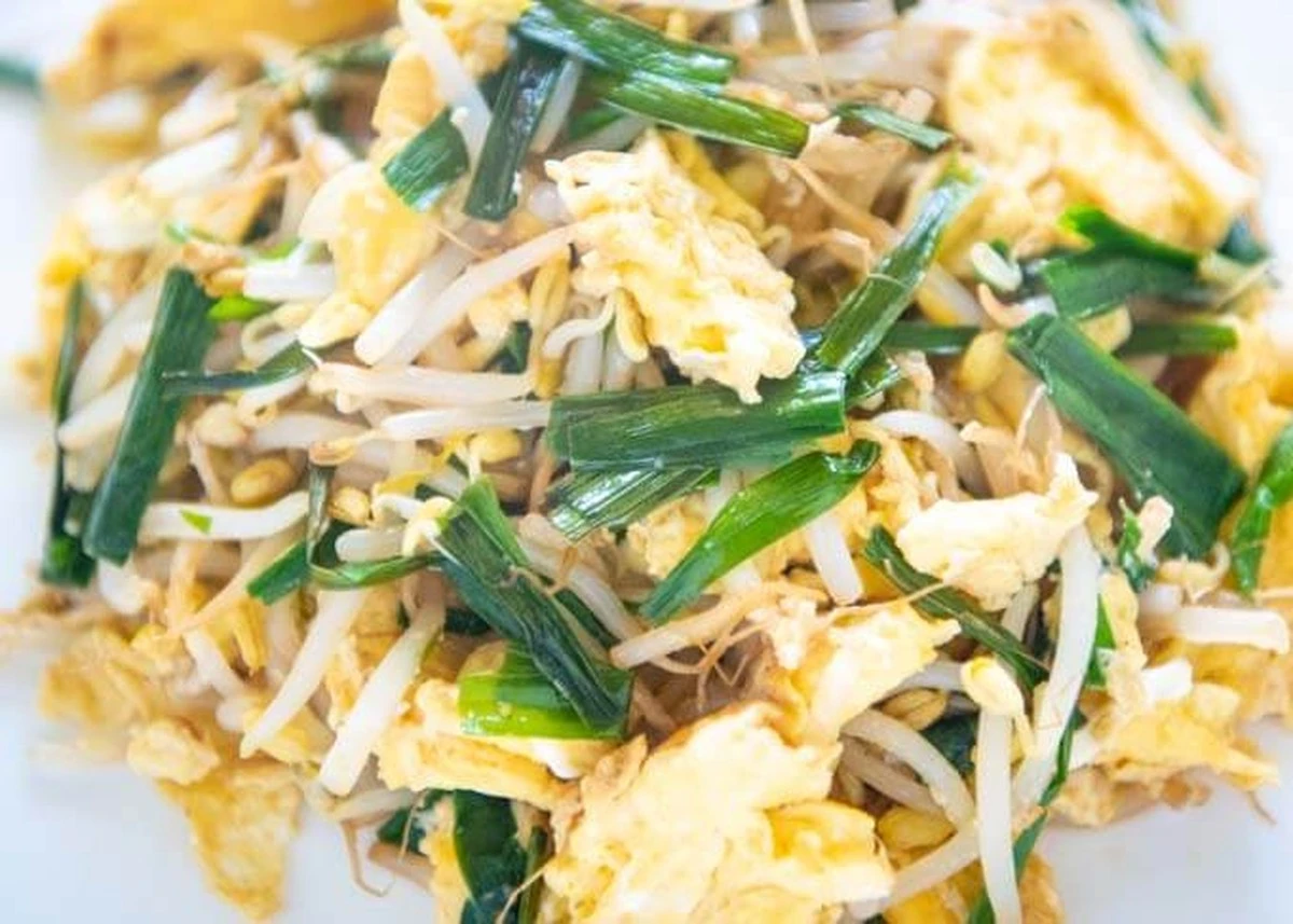 Dlaczego warto wrzucić jajka na patelnię z kiełkami fasoli mung - image 1