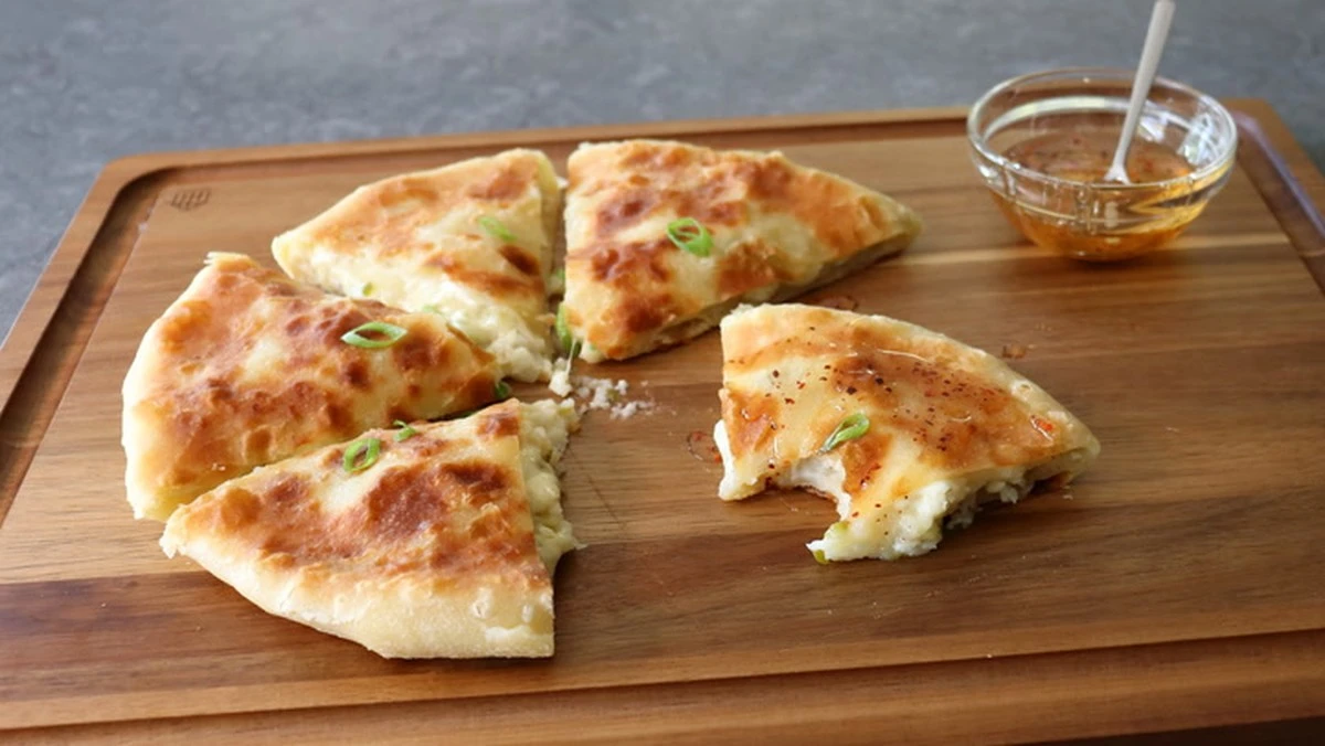 Dlaczego warto zalać mąkę kasztanową wrzątkiem przed smażeniem - image 1