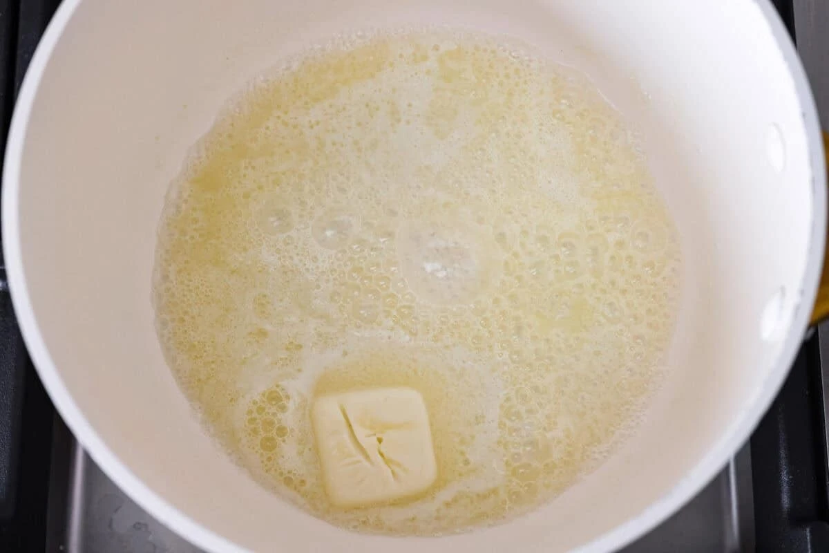 Dlaczego warto zalać sernik topiony wrzątkiem - image 1