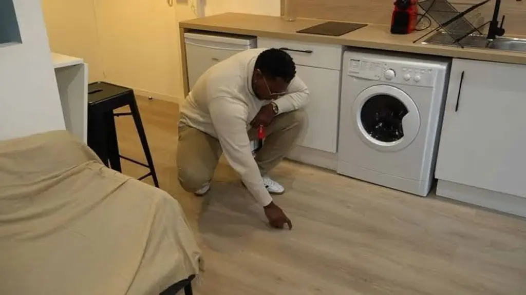 Dlaczego warto zerwać fragment paneli przed zakupem mieszkania