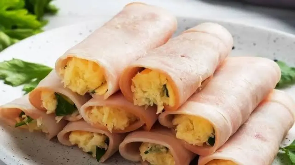 Dlaczego warto zrezygnować z kanapek na rzecz szynkowych roladek