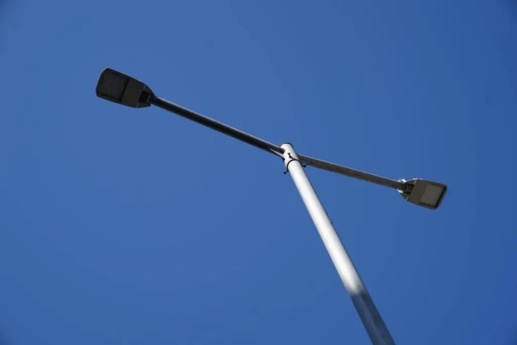 Dlaczego w dzielnicy Czajka wymieniają stare latarnie na nowoczesne systemy