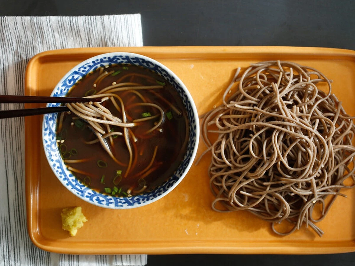Dlaczego w Fukusoba zawsze dodają łyżeczkę pasty miso do bulionu - image 1