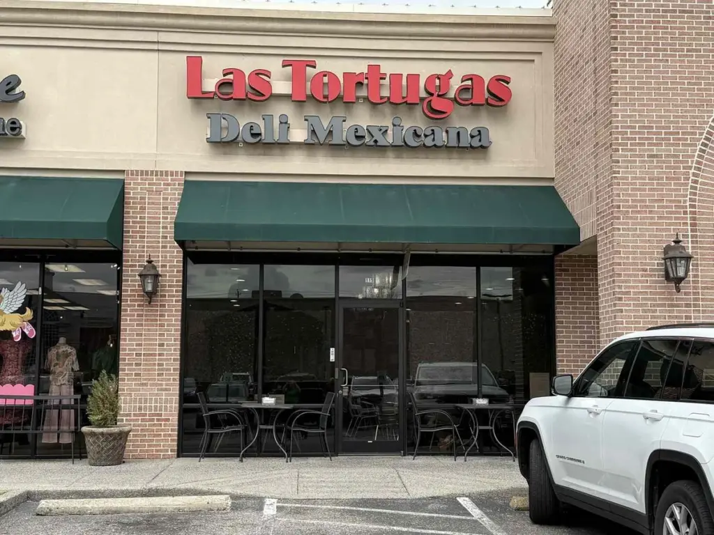 Dlaczego w Memphis zawsze omijam kolejki po żeberka i wybieram tę jedną kanapkę w pasażu handlowym