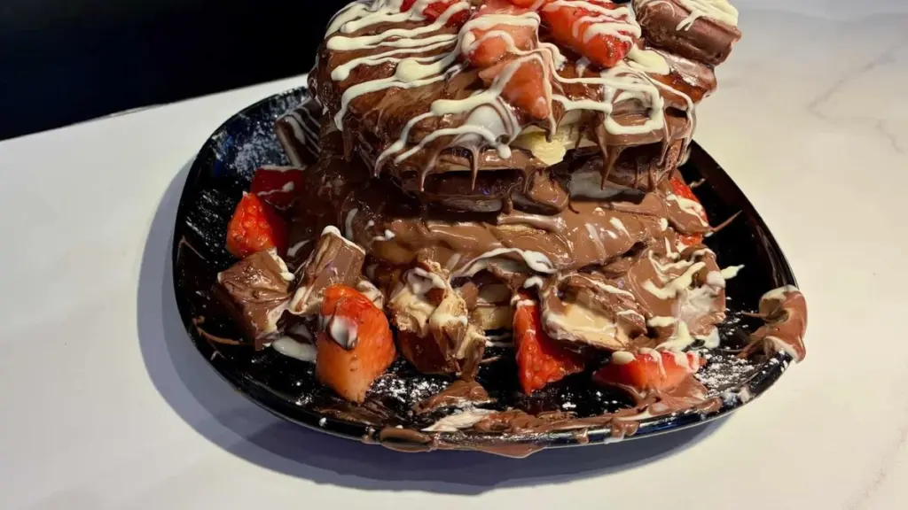 Dlaczego w popularnych cukierniach omijać desery z truskawkami