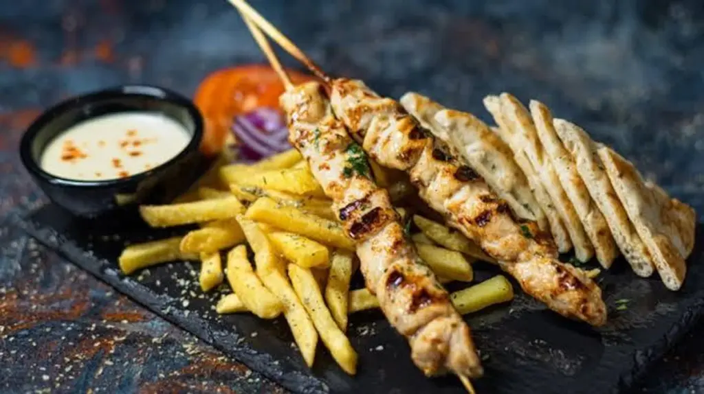 Dlaczego znawcy greckiej kuchni rezygnują z dostaw na rzecz tej jednej lokalizacji w Manchesterze