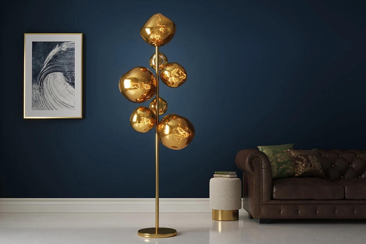 Dlaczego złota lampa z salonu Cláudii Vieiry opanowała polskie wnętrza - image 1