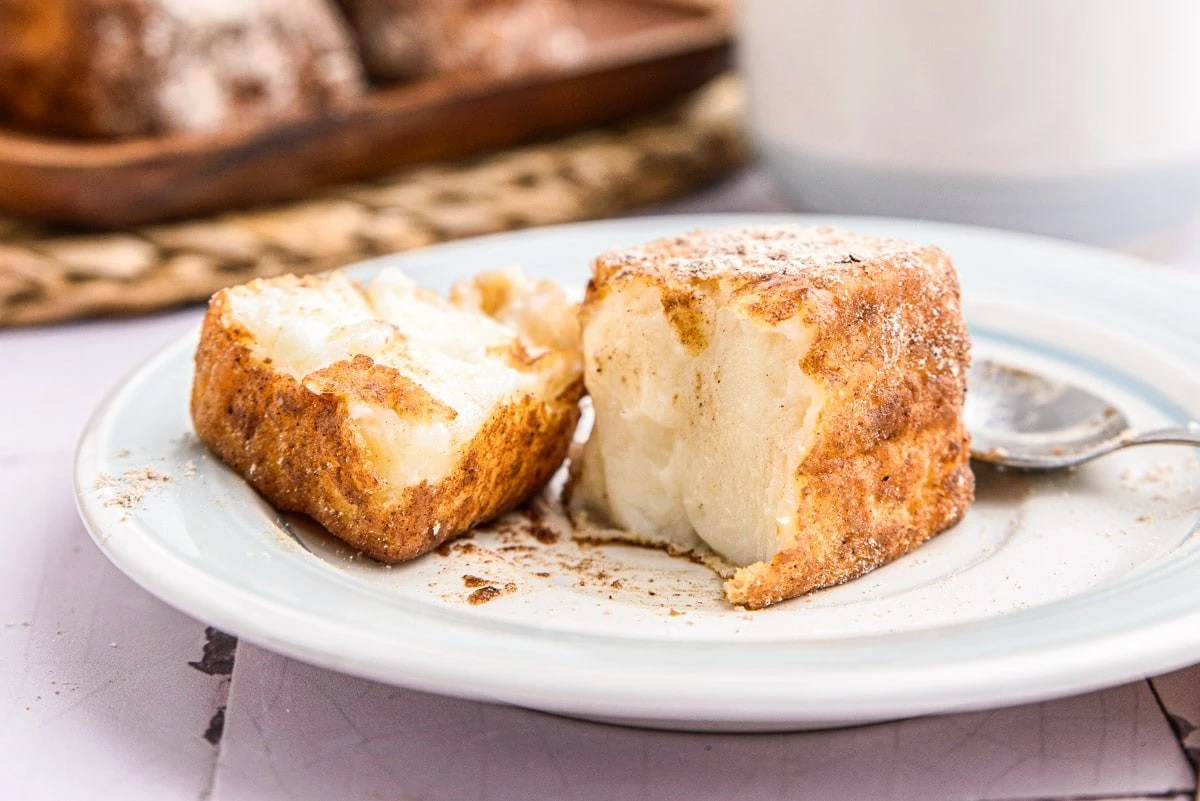 Hiszpański deser z mleka, który zrobisz w 10 minut zamiast torrijas - image 1