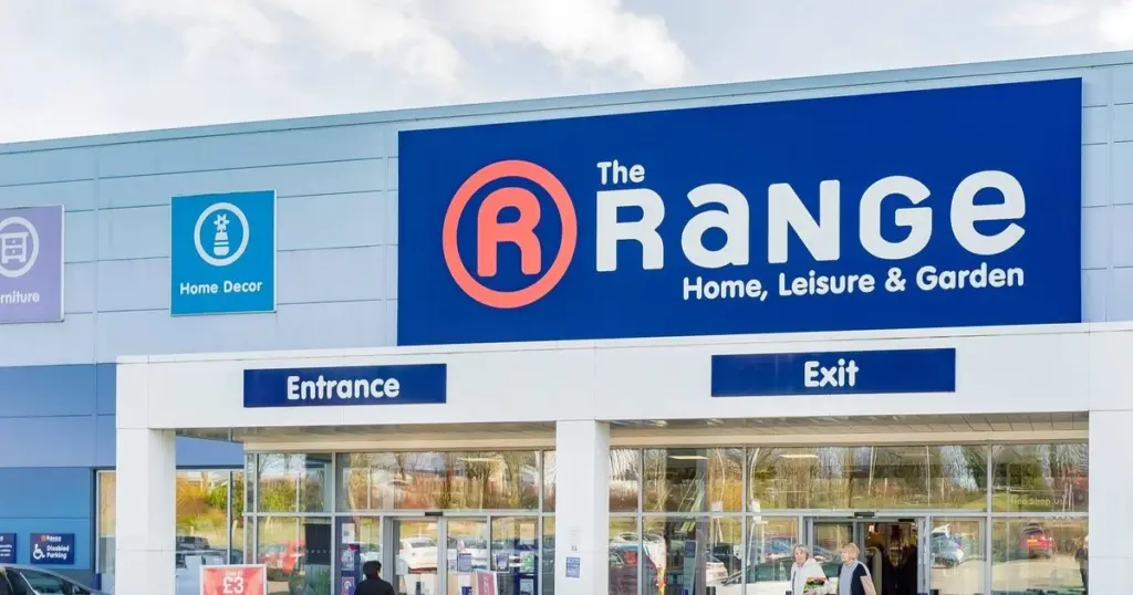 Lampa z The Range jest o 600 zł tańsza od wersji premium