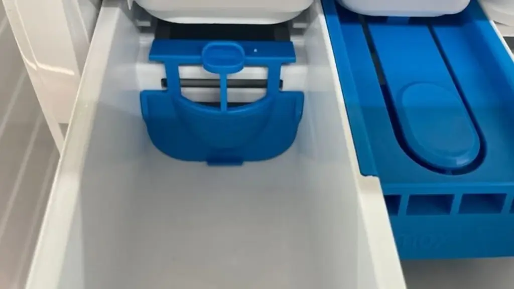 Mała niebieska klapka w Twojej pralce – większość Polaków używa jej źle