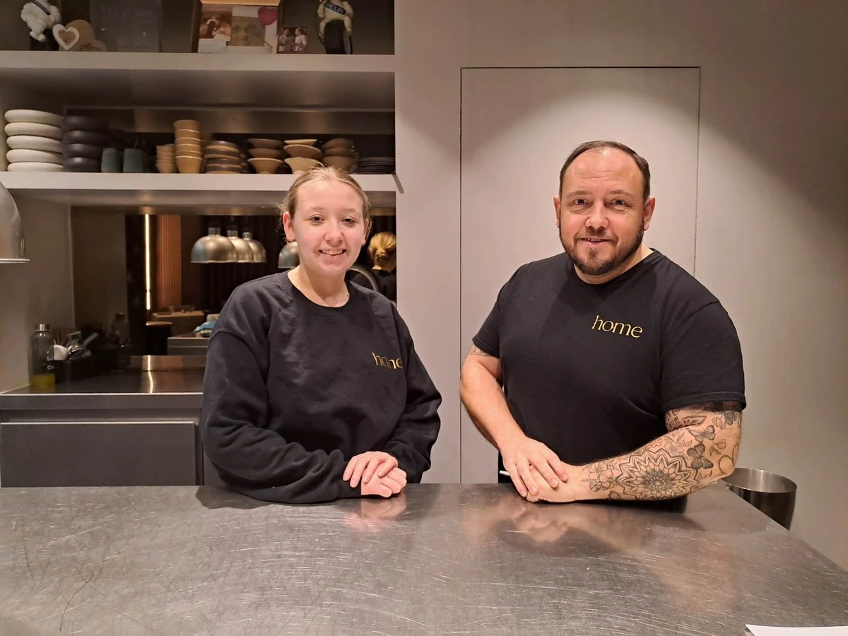 Prawnuk legendy polskiej kuchni otworzył restaurację w domu: serwuje kultowe „czekoladowe salami” - image 1