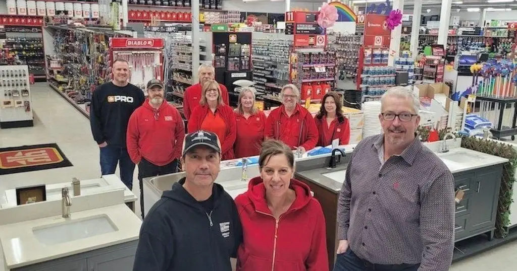 Sekret 55 lat sukcesu: Dlaczego ten lokalny sklep wygrywa z gigantami online